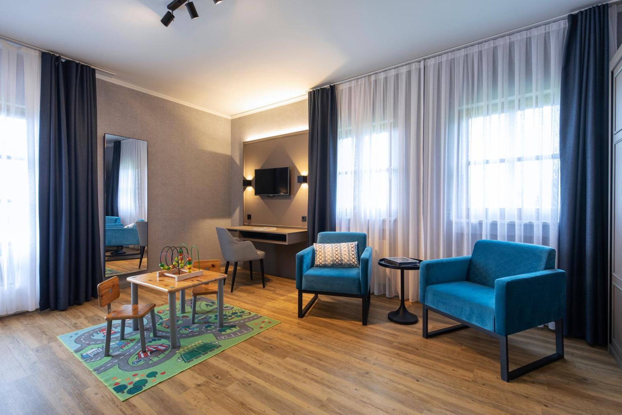 Hotel Roomingtons 4*